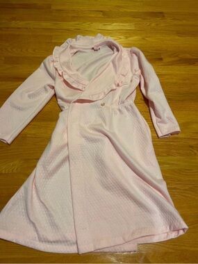 Vintage Heathers Collection juniors medium Light Pink Ruffle Collar bath robe